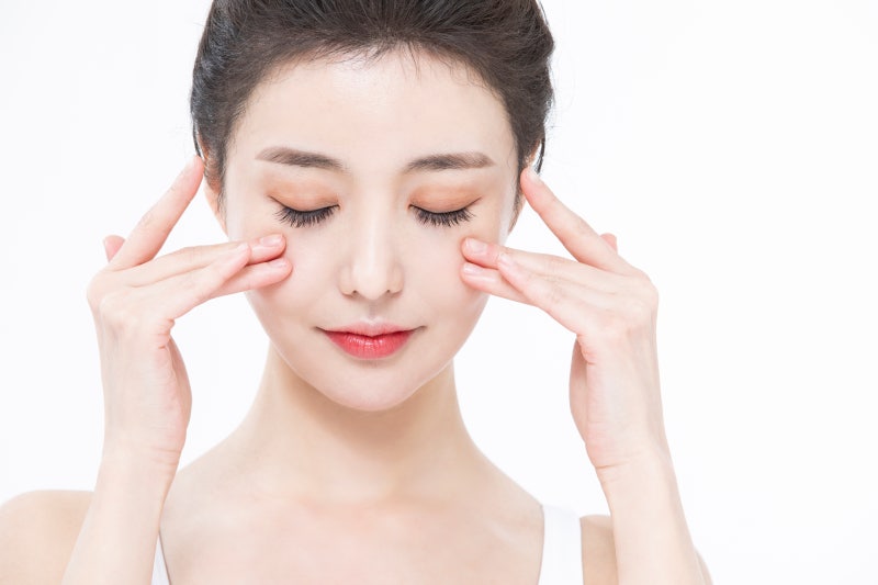 피곤한 눈, 하루종일 촉촉하게 유지하는 방법